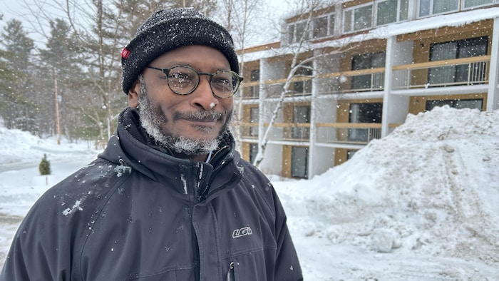 Mamadou Sow sous la neige.