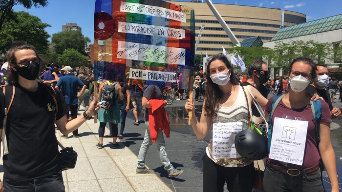Le milieu des arts vivants descend dans la rue | Radio-Canada
