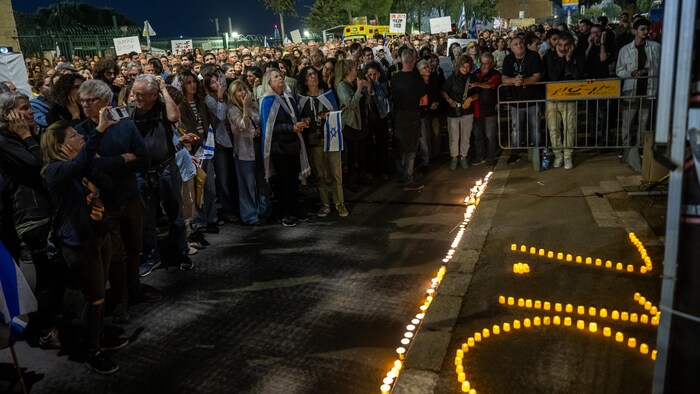 Un rassemblement à la mémoire des victimes et des otages de Jérusalem.