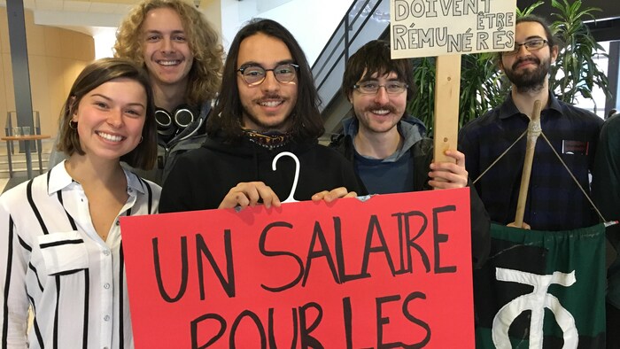 Des étudiants au département de physique de l'Université Laval ont manifesté ce matin. 