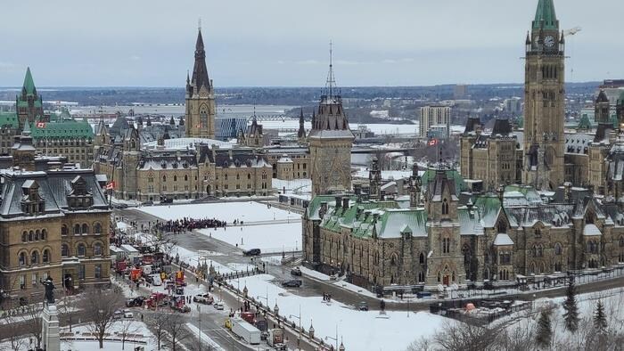 Une vue en hauteur de la manifestation à Ottawa.