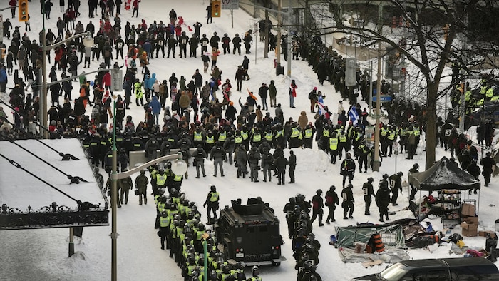 2月19号，渥太华警方开始清理议会山附近的抗议者。