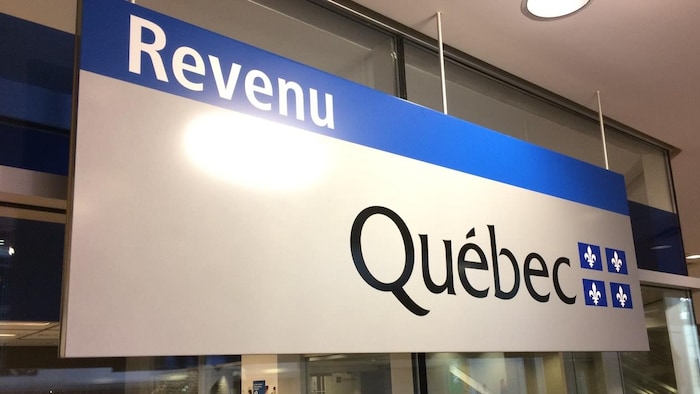 Affiche de Revenu Québec.