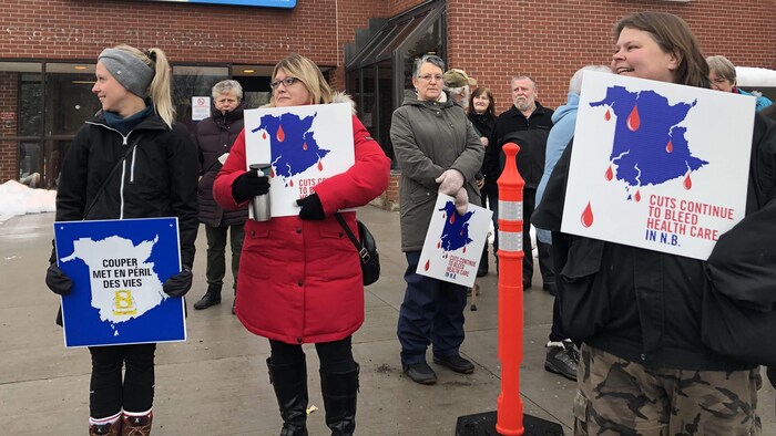 Manifestation devant l'Hôpital mémorial de Sackville, au Nouveau-Brunswick, le 13 février 2020.