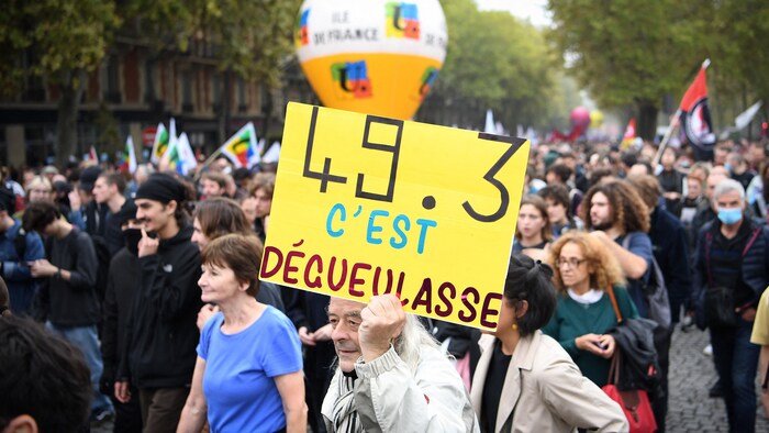En France des dizaines de milliers de manifestants réclament de ...