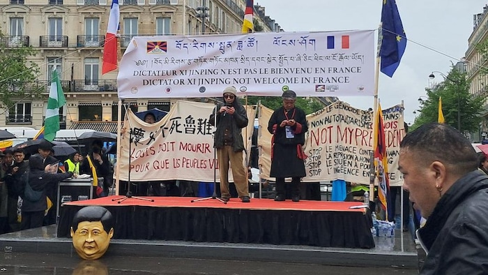 Une manifestation contre Xi Jinping le 5 mai 2024 à Paris.