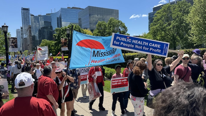  « PUBLIC HEALTH CARE for People Not for Profit ».