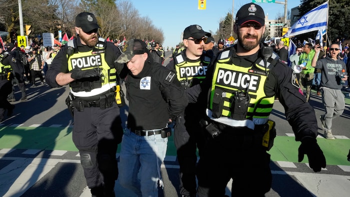 Demonstrations: the “buffer zones” disputed in court Demonstrations: the “buffer zones” disputed in court