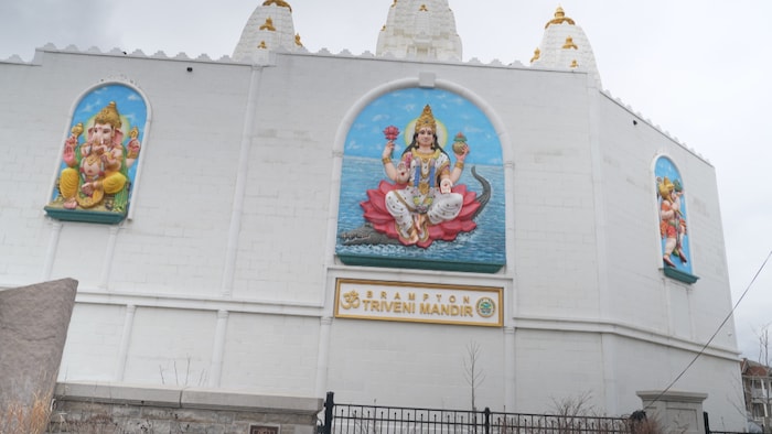 Le temple hindou Triveni Mandir à Brampton, en Ontario.