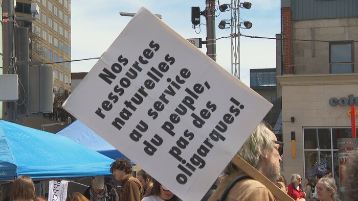 Une pancarte d'un manifestant.