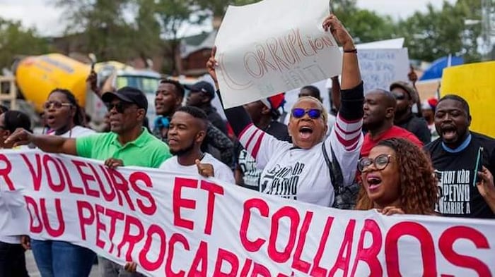 تظاهرة لكنديين من أصول هايتية في مونتريال في الأول من أيلول (سبتمبر) 2018 ضدّ فساد السلطة في وطنهم الأم.