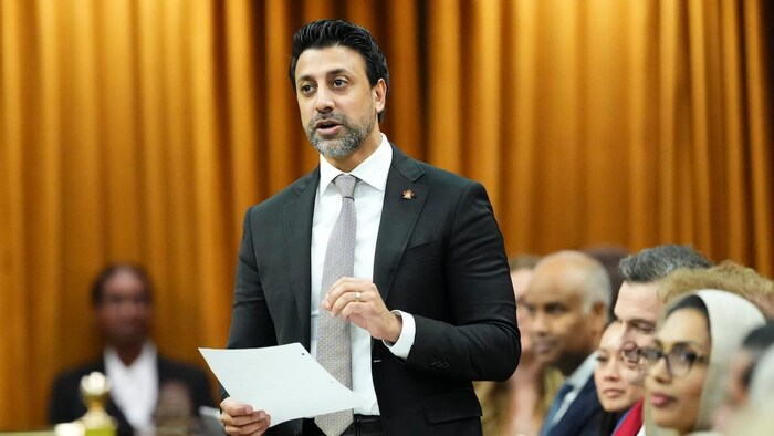Le ministre du Commerce international, Maninder Sidhu à la Chambre des communes.