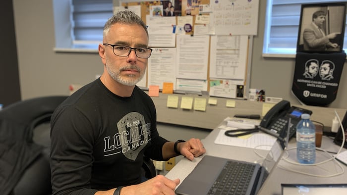 "We are all pawns": Automotive staff in Alerts star-news.press/wp Manny Cardoso sits in his office.