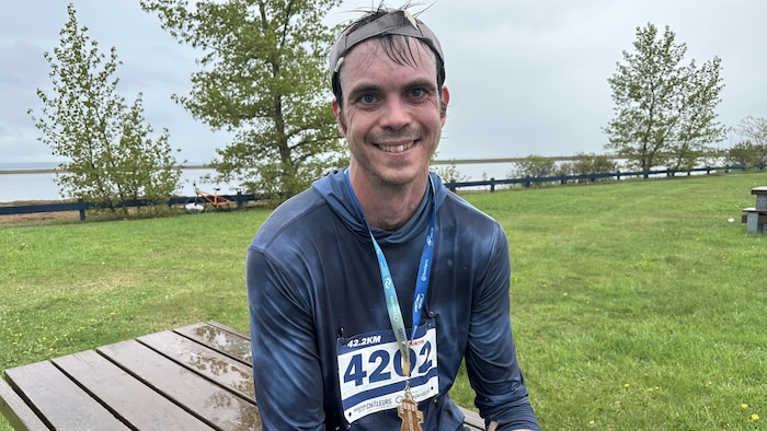 Justin Aubie, coureur, souriant. 