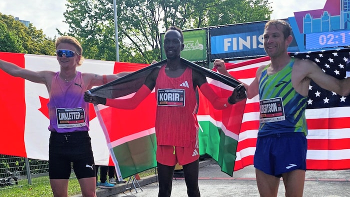 De gauche à droite : Rory Linkletter, Albert Korir et Cj Albertson.