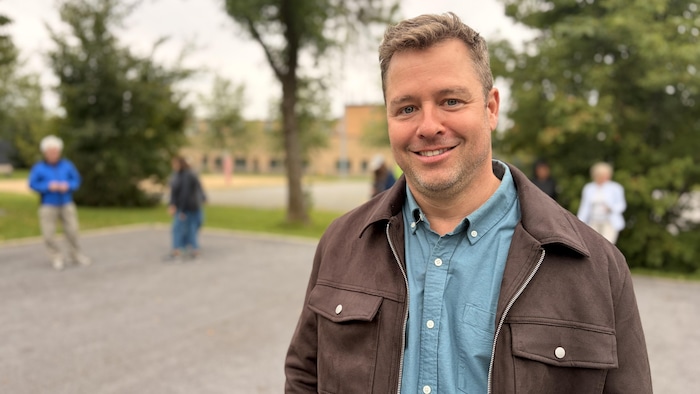 Le candidat caquiste, Marc-Antoine Bernier, fait ses premières armes en politique.