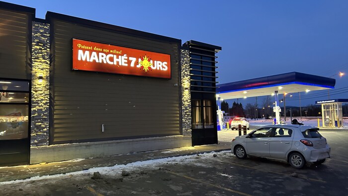 La devanture du Marché 7 jours.