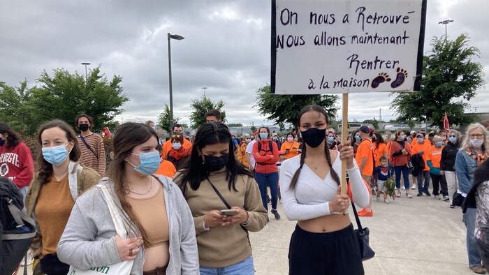 La marche pour les victimes autochtones déplace les foules | Radio-Canada