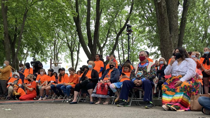 La marche pour les victimes autochtones déplace les foules | Radio-Canada
