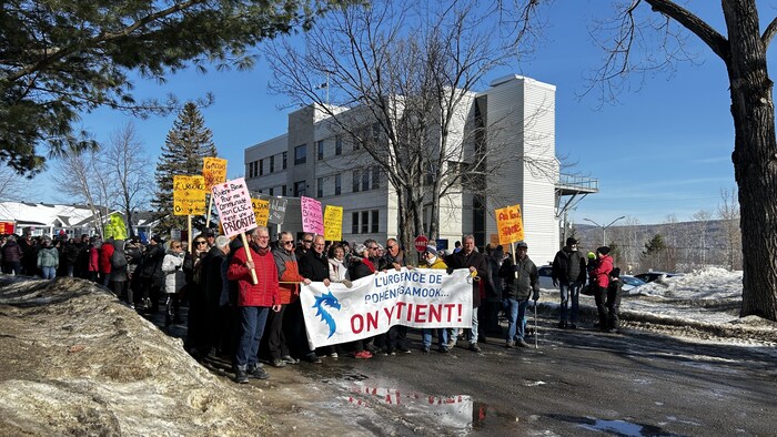 Un groupe de manifestants.