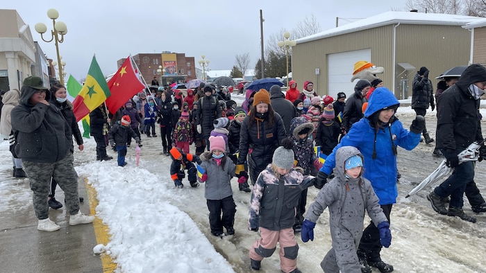 Plusieurs enfants étaient présents jeudi pour la marche.