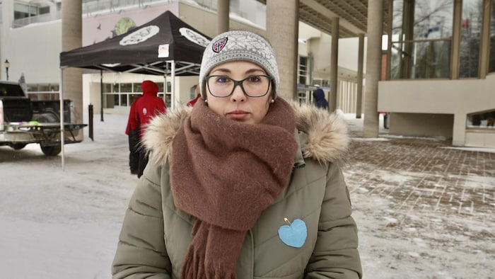 Une femme.