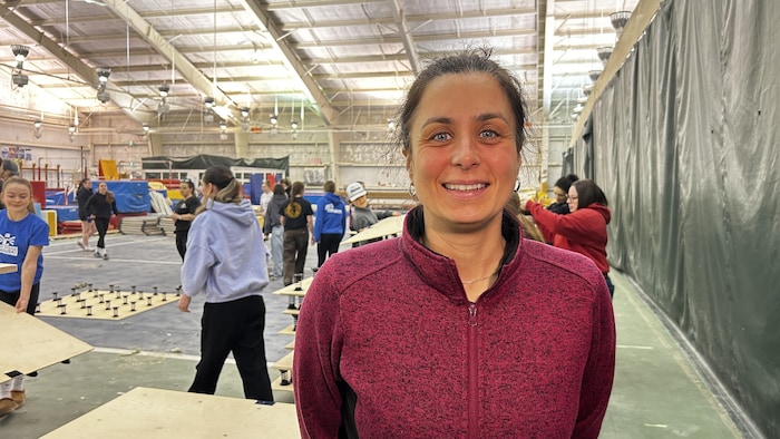 Portrait de Marie-Ève Bérubé dans les locaux du Club Rikigym lors du déménagement des installations.