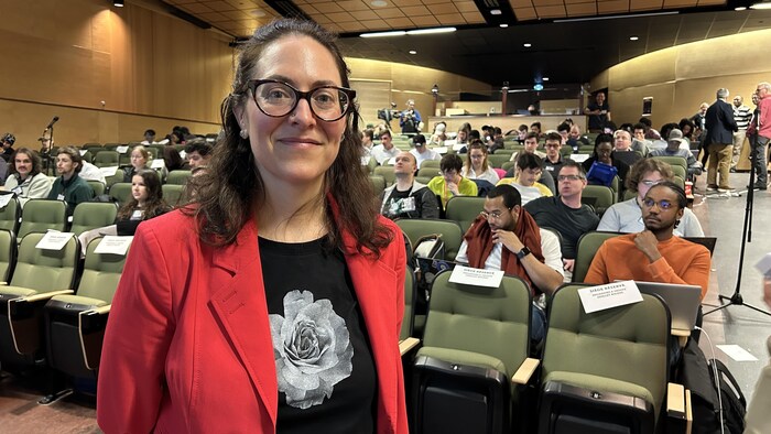 Marie-Josée Richard accorde une entrevue.