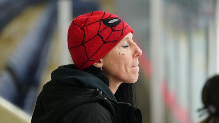 Tuque Spider Quand un trio de mamans dirige 15 adolescents | Radio-Canada