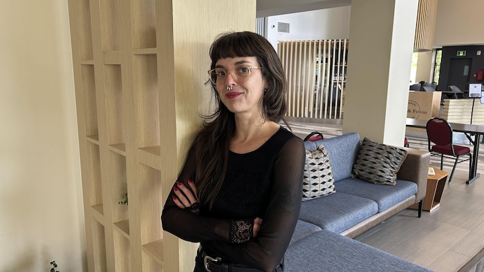 une femme.