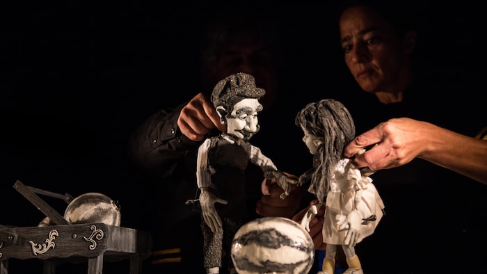 Des marionnettes du spectacle « Caminando & Avlando ».