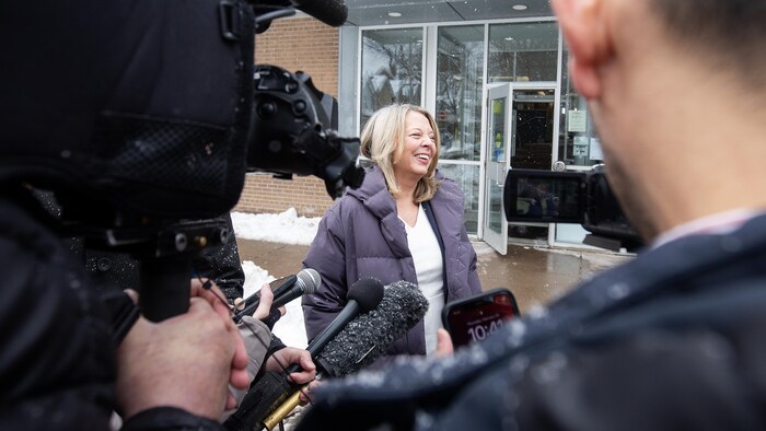 La chef du NPD, Marit Stiles, en point de presse le 20 février 2025.