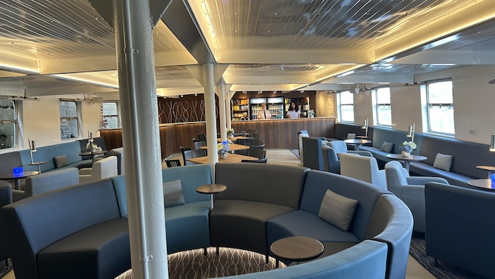 L'intérieur d'un bateau. 