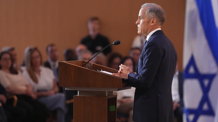 Le premier ministre prend la parole dans une synagogue de Toronto, le 1er juin 2026.