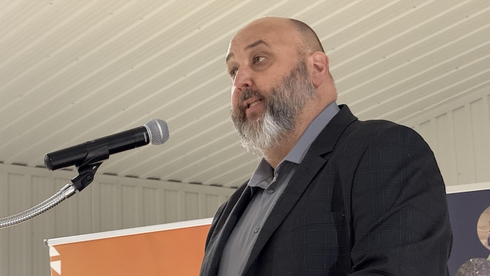 Martin Adam, directeur du CRÉA Kitci Amik, est heureux que le ministère de l'Éducation reconnaisse enfin son établissement pour offrir des programmes de formation professionnelle.