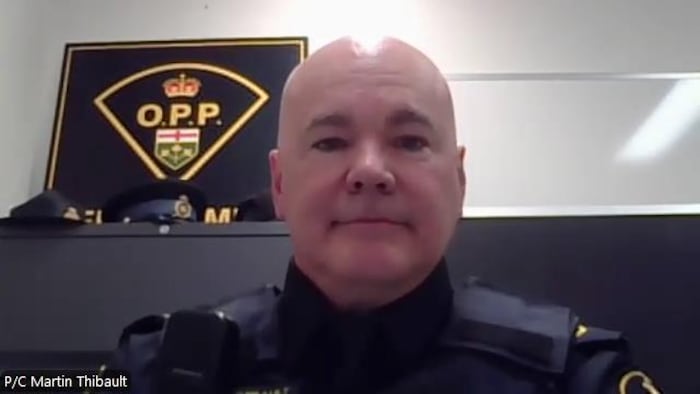 Portrait de Martin Thibault dans un bureau de la police provinciale de l'Ontario.