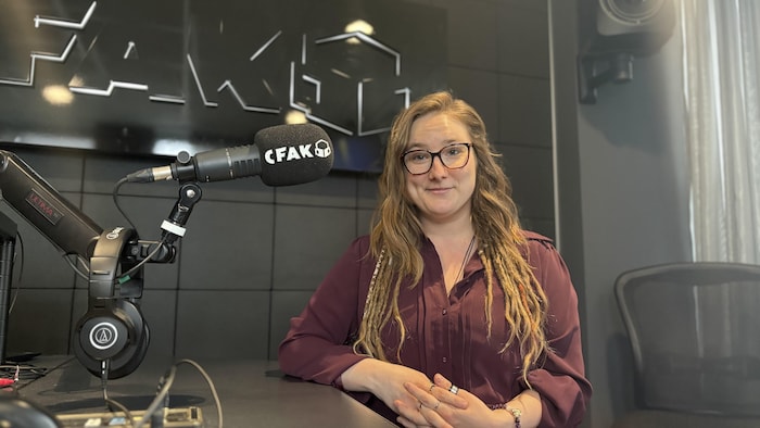 Marye-Pier Lampron-Drolet dans le studio CFAK.