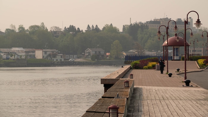 La promenade des Capitaines de Matane était légèrement voilée, vendredi matin
