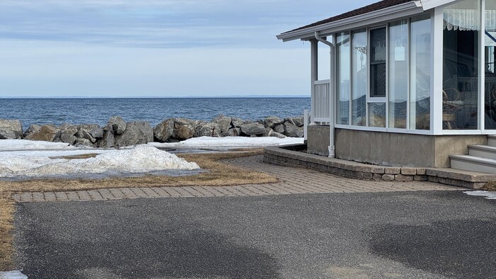 Maison au bord du fleuve à Matane-sur-Mer.