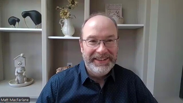 Matt MacFarlane interviewé par vidéoconférence.