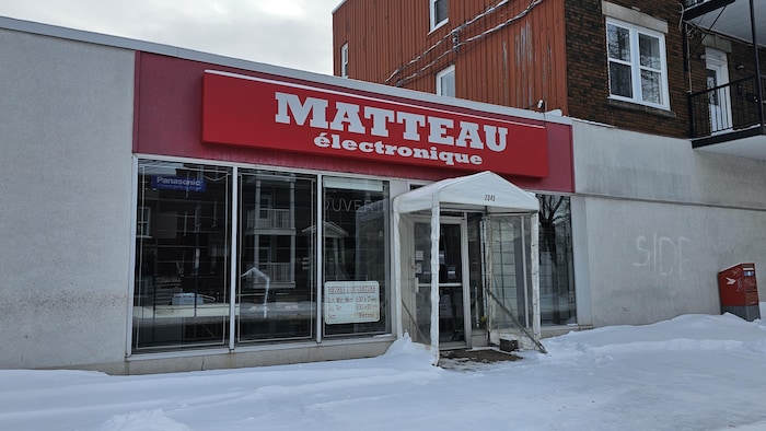 La devanture du commerce.