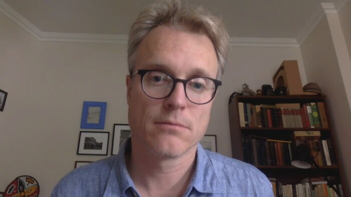 Matthew Hayes en entrevue par Zoom.