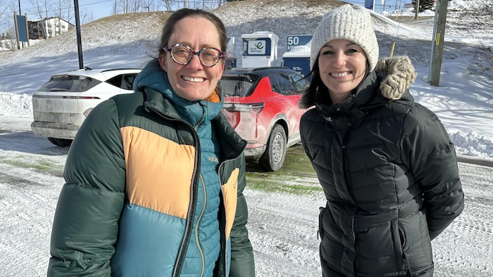 Maude Faulkner Gendreau et Cynthia Duguay sont toutes deux propriétaires de véhicules électriques.