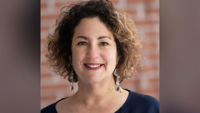Maureen Silcoff sourit à la caméra.