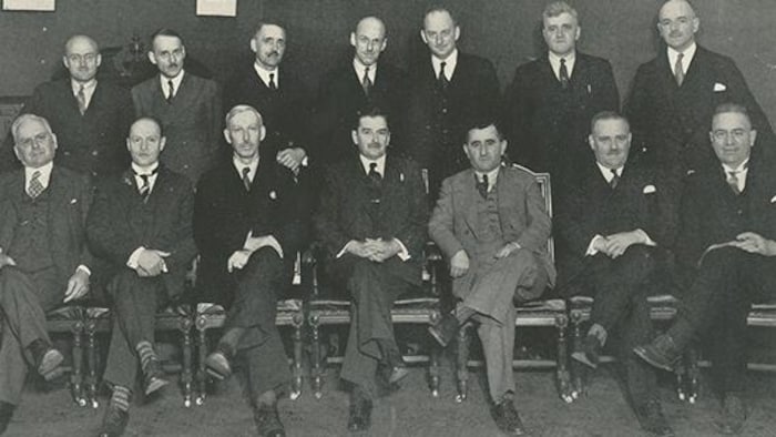 Cabinet de Maurice Duplessis, au centre de la première rangée, 1936.