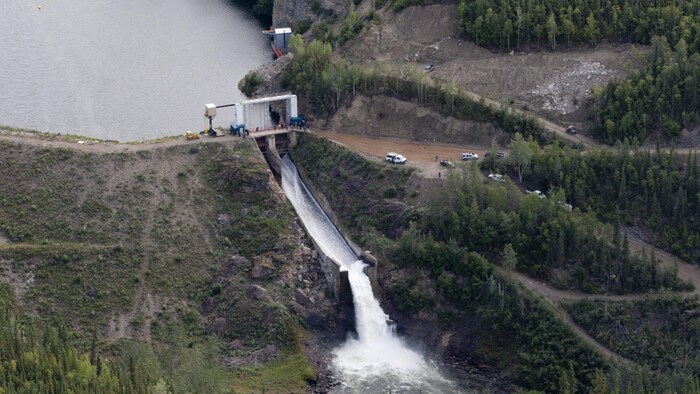 Un barrage près de Mayo au Yukon.