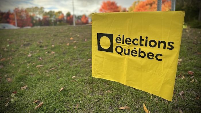 Une affiche d'Élections Québec dans Champlain.