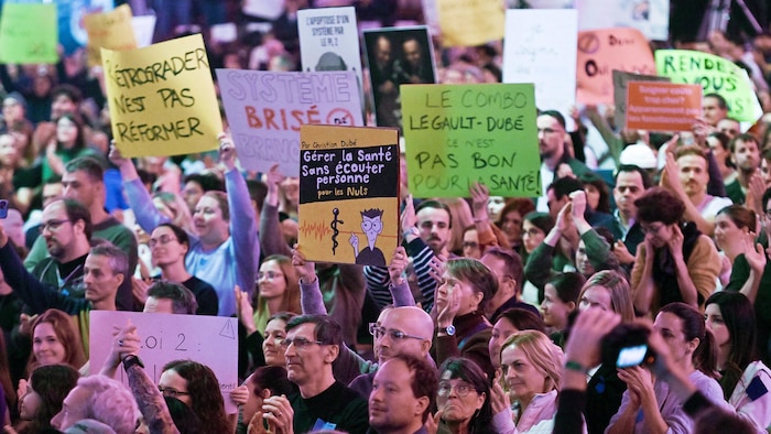 Des milliers de médecins contre la loi 2 réunis dimanche au Centre Bell ...