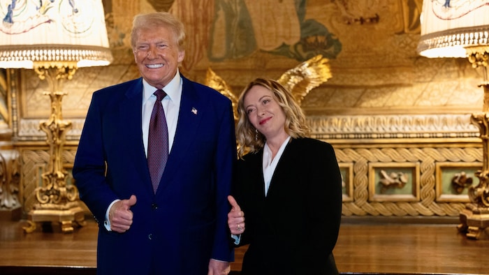 La première ministre italienne Giorgia Meloni en compagnie du président désigné des États-Unis, Donald Trump, en Floride, en janvier.