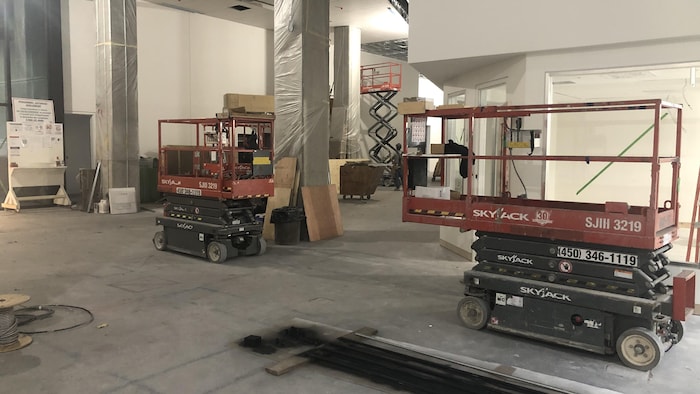 Travaux de construction à l'intérieur du MEM, le Centre des mémoires montréalaises.